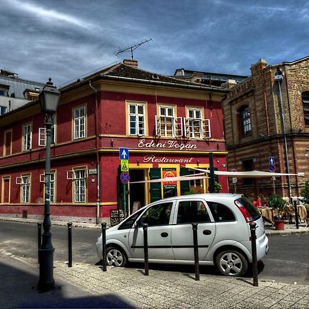 Santico Art Hotel And Hostel บูดาเปสต์ ภายนอก รูปภาพ