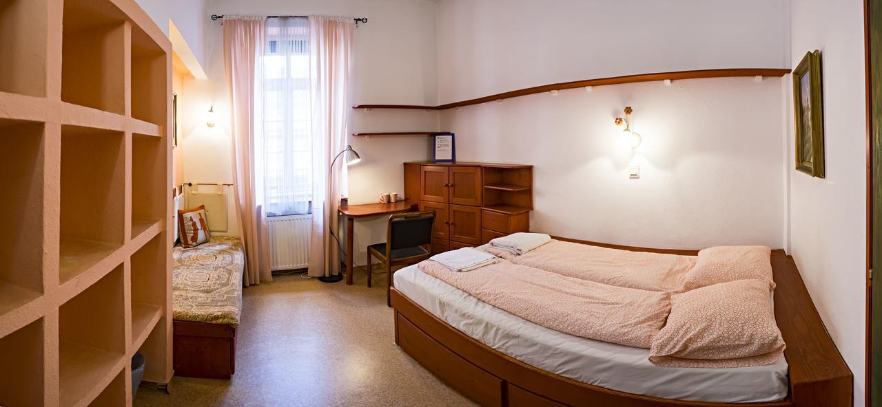 Santico Art Hotel And Hostel บูดาเปสต์ ภายนอก รูปภาพ