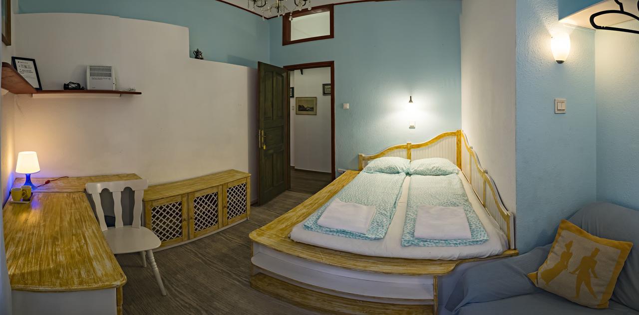 Santico Art Hotel And Hostel บูดาเปสต์ ภายนอก รูปภาพ