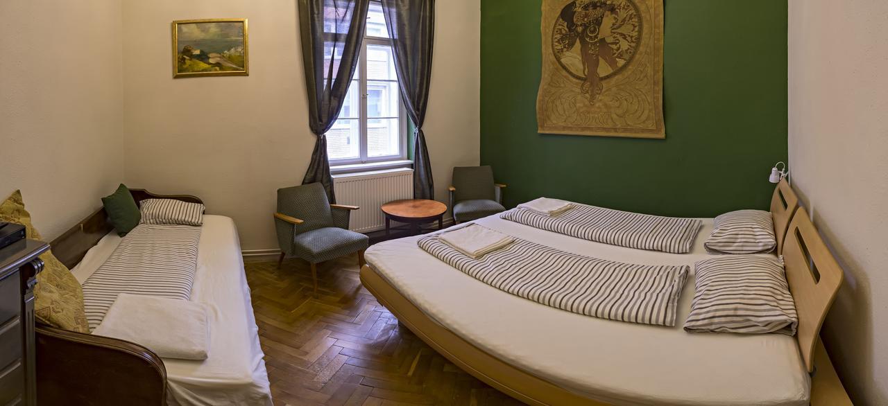 Santico Art Hotel And Hostel บูดาเปสต์ ภายนอก รูปภาพ