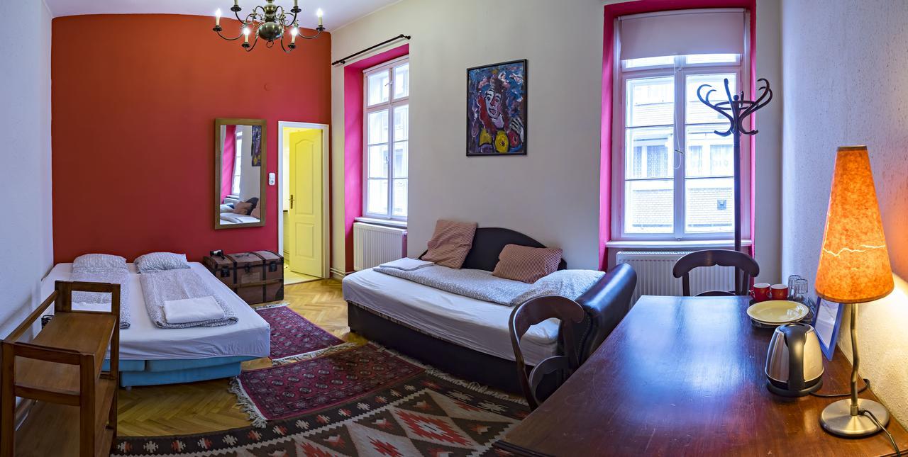 Santico Art Hotel And Hostel บูดาเปสต์ ภายนอก รูปภาพ