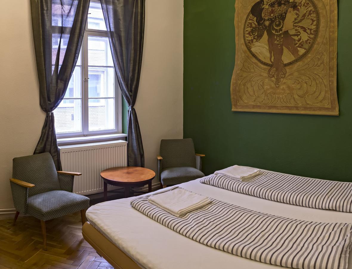 Santico Art Hotel And Hostel บูดาเปสต์ ภายนอก รูปภาพ