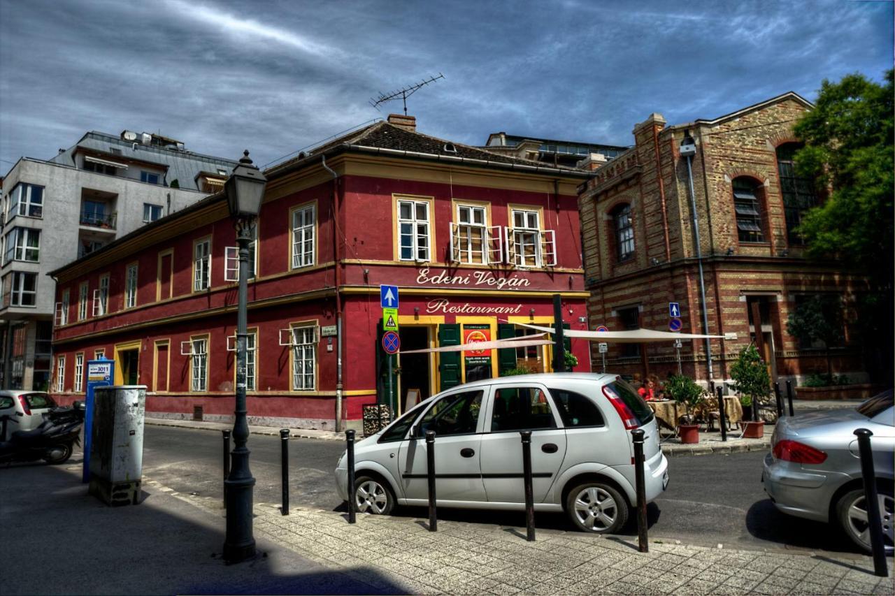 Santico Art Hotel And Hostel บูดาเปสต์ ภายนอก รูปภาพ