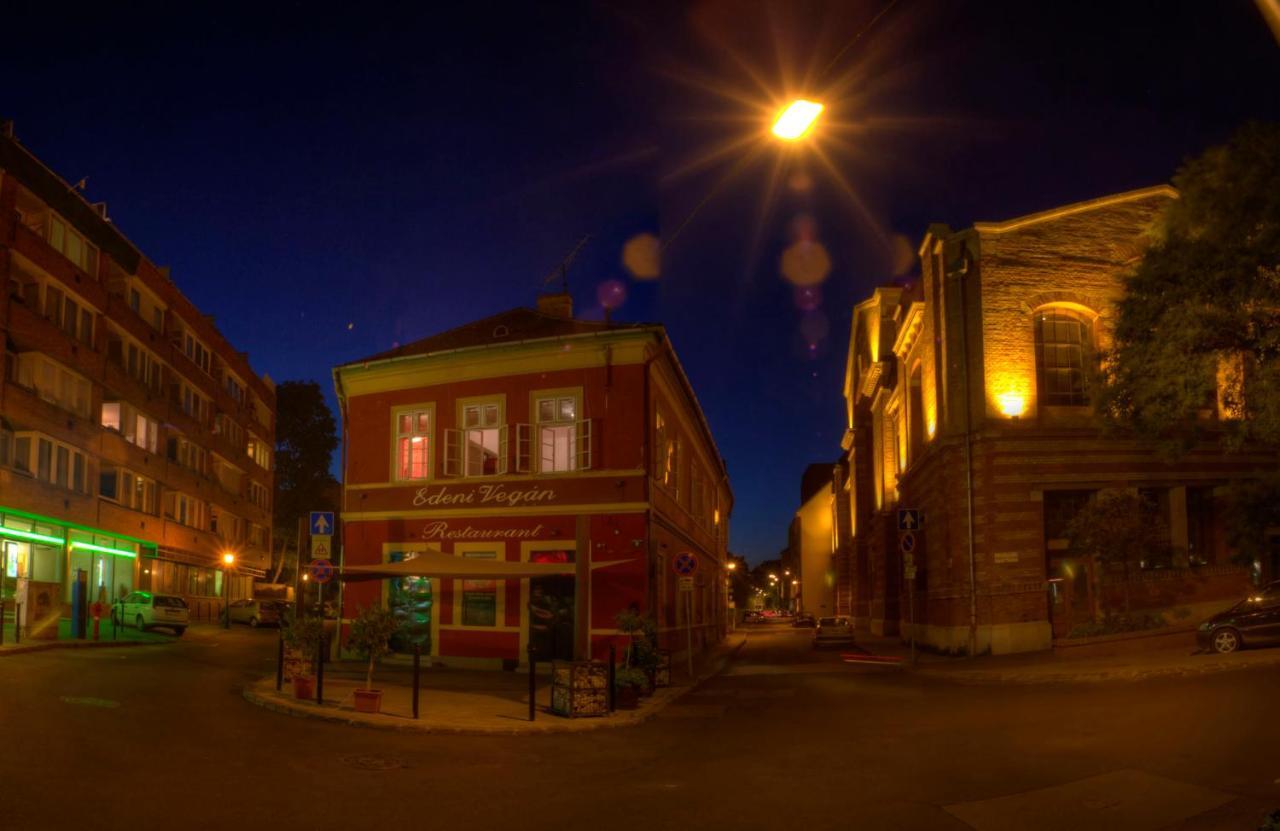 Santico Art Hotel And Hostel บูดาเปสต์ ภายนอก รูปภาพ